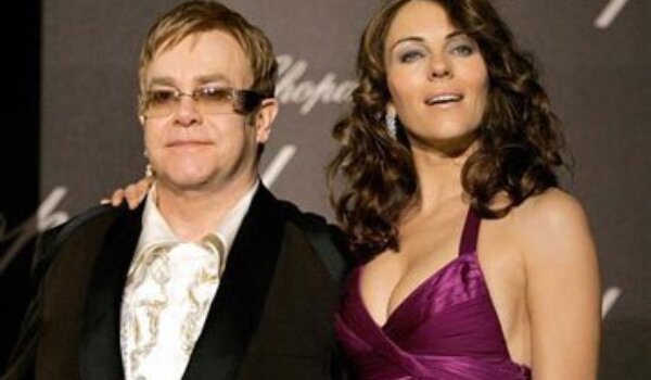 Elton John bi strijeljao sve fotografe