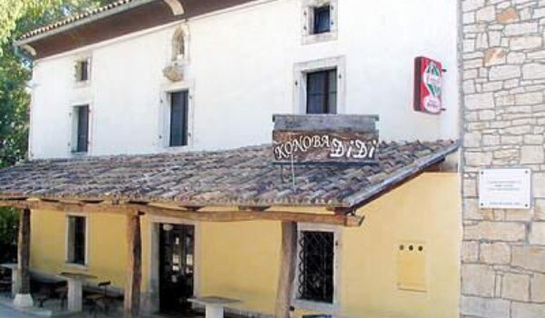 Snimao i prisluškivao konobarice u njihovoj sobi