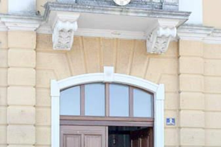 Sa zgrade Općinskog suda nestala je službena ploča