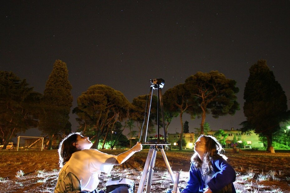 Noćno nebo nad Pulom by Igor Kervina