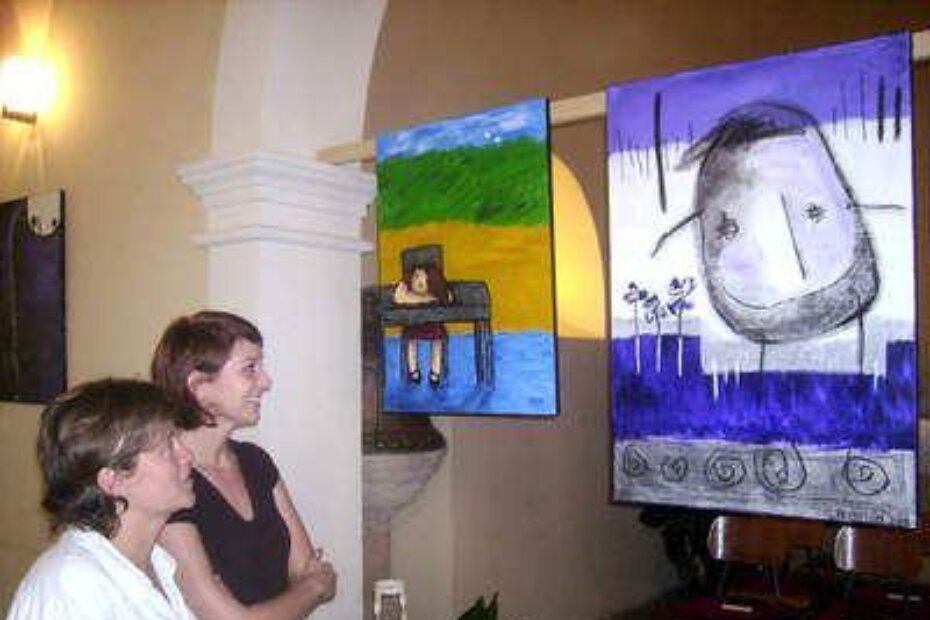 Ivona Orlić i Marina Dželalija na izložbi