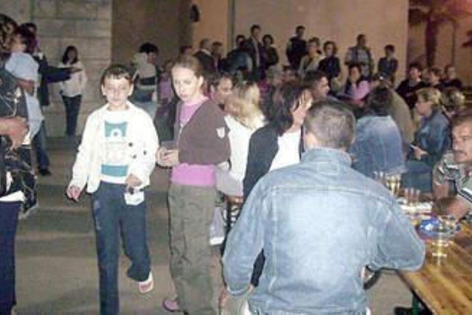 Okupljeni na mjesnoj placi