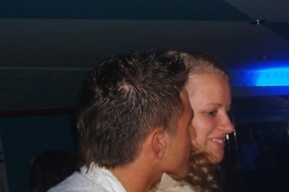 Luka Belić i Stefany Hohnjec u zagrljaju