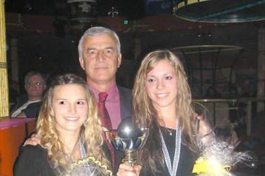 Ines Kocijančić i Kristina Šuster, viceprvakinje Promojuniora, s prof. Milanom Olićem