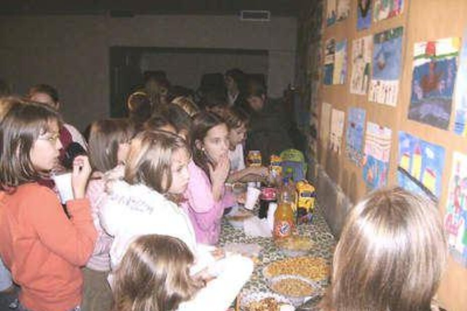 Nakon podjele nagrada - zakuska i uživanje u slikama