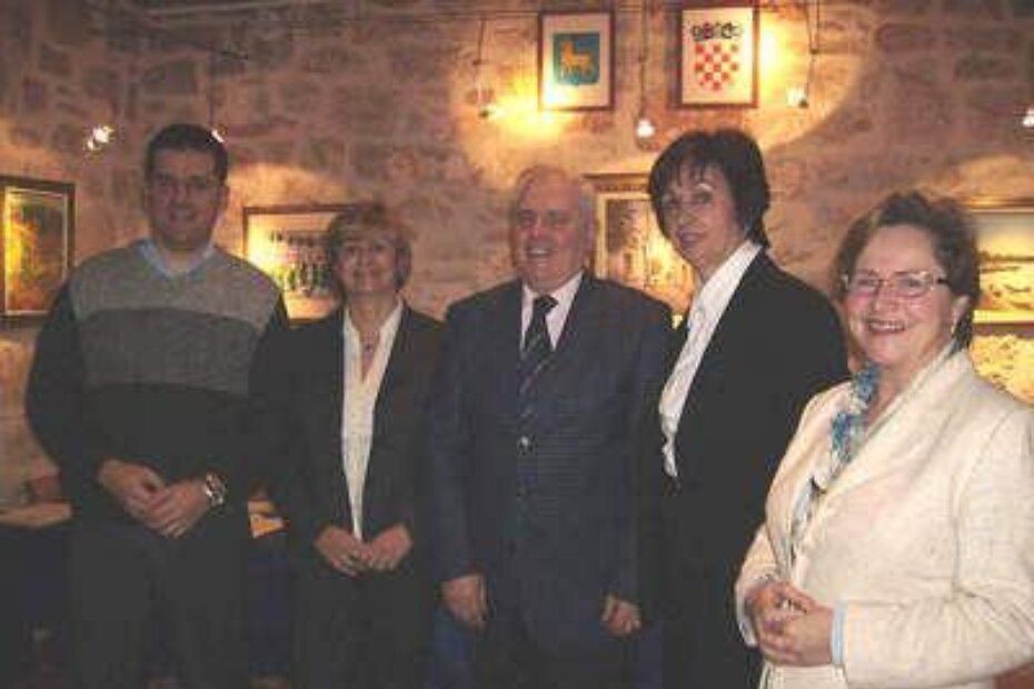 Poglavarstvo općine Funtana, u sredini Tomislav Čoga