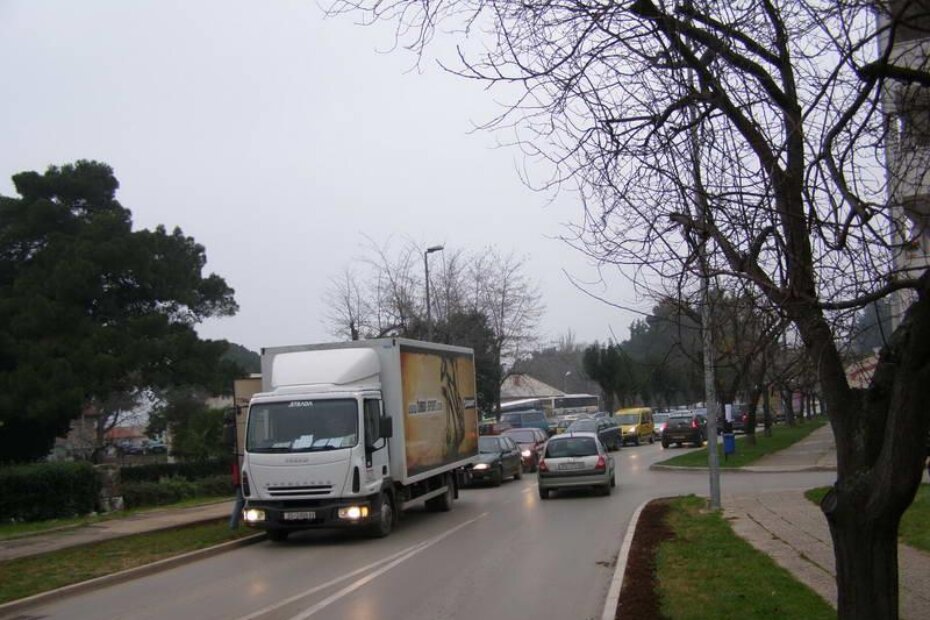 Kolona u Kalčićevoj bila je podulja