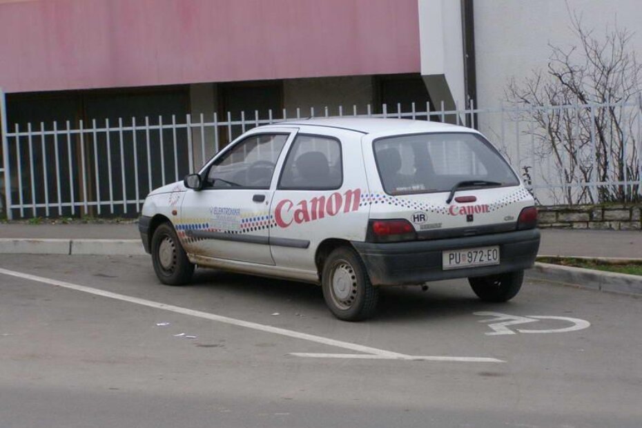 Ako Elektroservis Franjo Kolec zapošljava invalide, to je pohvalno. No, na automobilu nije bilo takve oznake