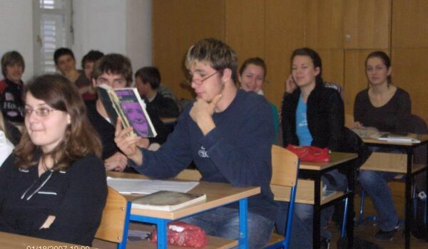 Studentica novnarstva Anastazia Stepić učenicima 2. i 4. razreda održala predavanje na temu "Medijska konstrukcija spolova"