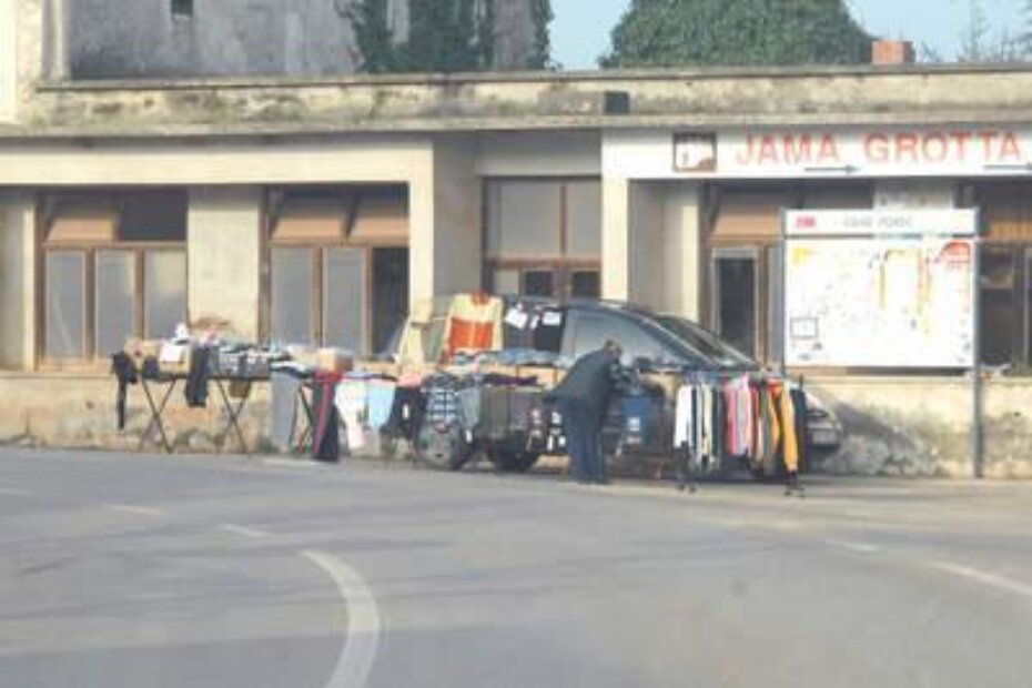 Trgovina na cesti u Novoj Vasi