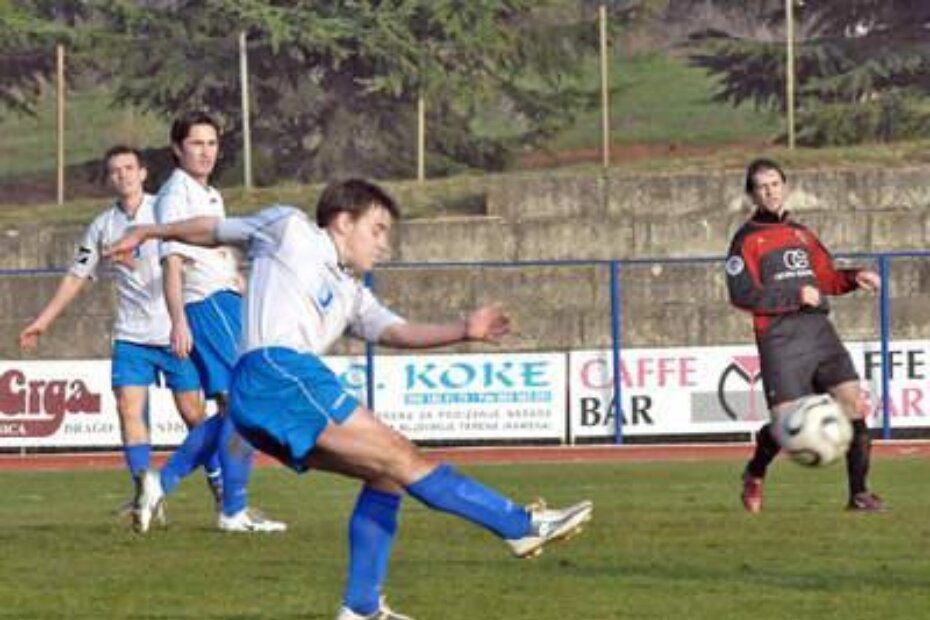 Ravnopravni s prvoligašem - Leo Biondić, "Jadranov" junior, u jednom od pokušaja ugrožavanja vratiju "Međimurja"