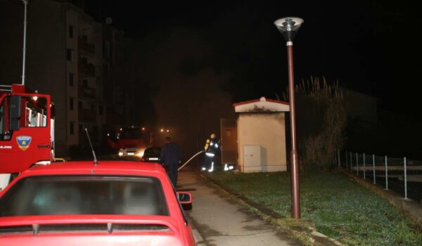 Detonacija i požar na trafostanici sinoć oko 11 sati uzbudili žitelje naselja Mate Balota i širu okolicu