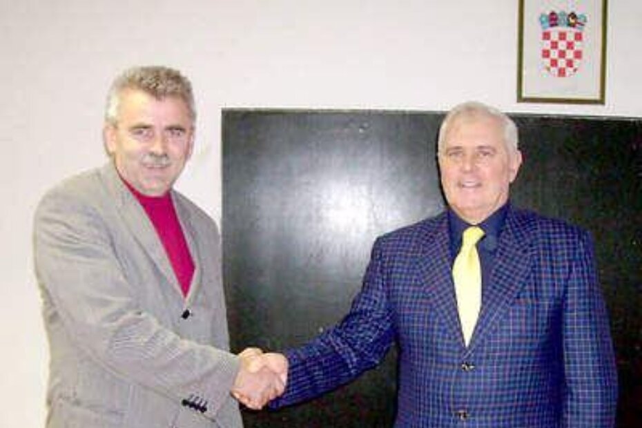 Funtanjanska koalicija HDZ-a (desno predsjednik stranačkog ogranka i Općinskog vijeća Tomislav Barišić) i nezavisne liste načelnika Tomislava Čoge "odradila" prvi proračun nove općine