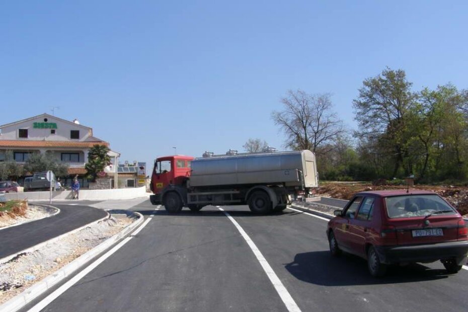 Kao što vidite, danas oko podneva pristup rotoru bio je zapriječem vozilom Istarskih cesta