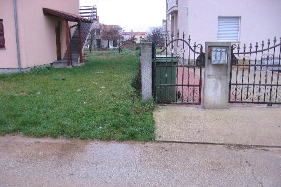 Okno šahta zatvoreno asfaltom