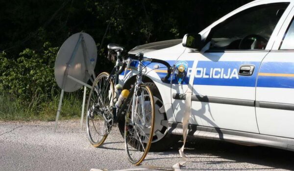 Jučer oko 15 sati na cesti kod Kanfanara 73-godišnji biciklist pao u jarak i poginuo