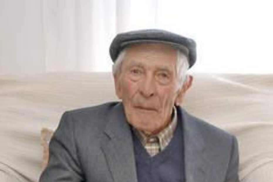 Anton Nin Ritoša s rođendanskom tortom