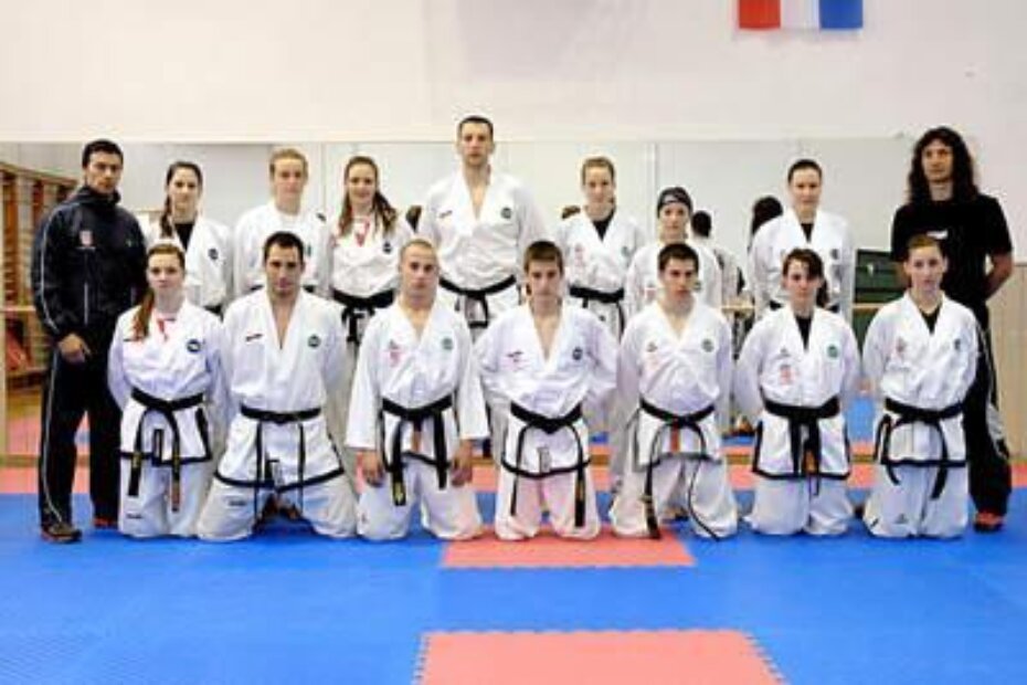 Taekwon do reprezentativci s izbornicima Draganom Zdjelarom (lijevo) i Brankom Popovićem