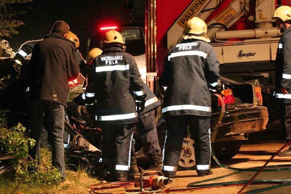 Vatrogasci izvlače tijela unesrećenih kod Prodola