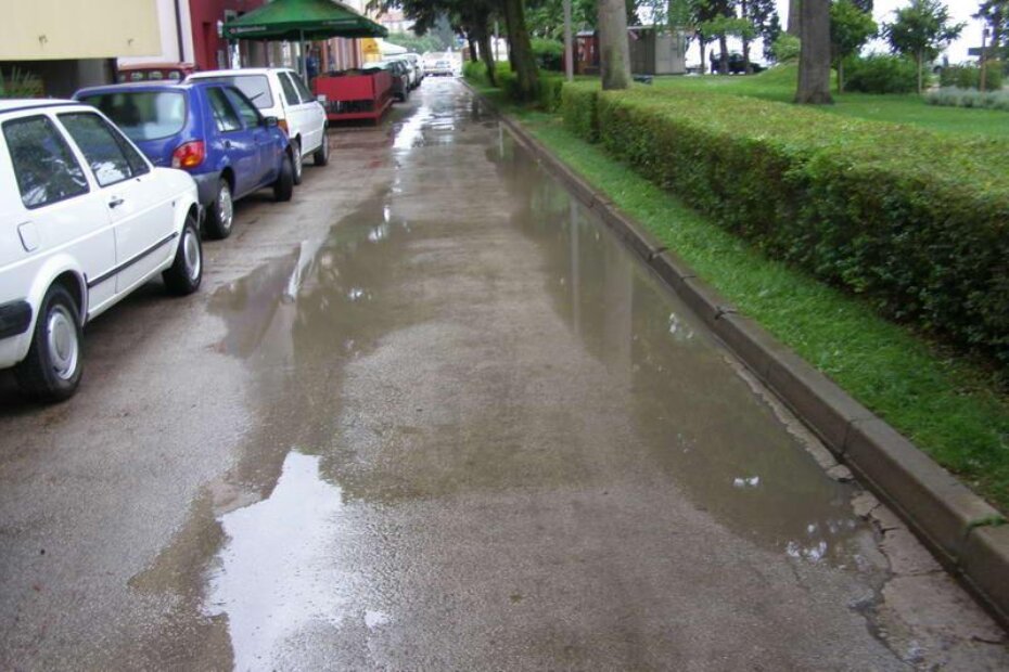 Ovo je snimljeno za vrijeme nejake kiše: nakon pljuska stanje je puno gore