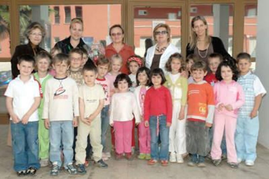 Mališani su predali Crvenom križu ušteđevinu iz kasice
