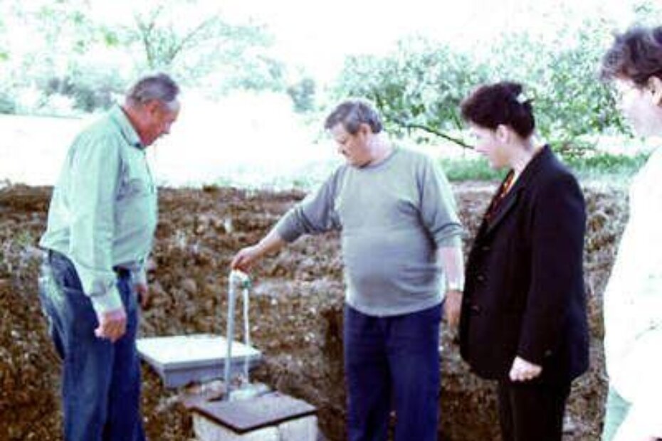 Voda uz cestarsku kuću: Valter Šikman, Mladen Nović, Gordana Bottezar i Rožanda Nović