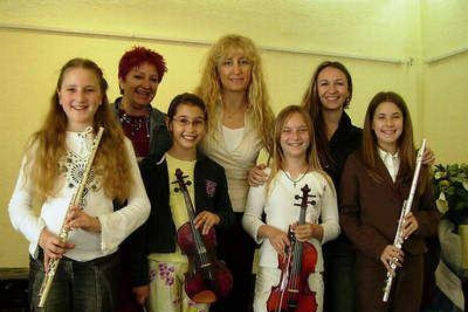 Nagrađeni svirači puhačkih i gudačkih instrumenata s mentoricama