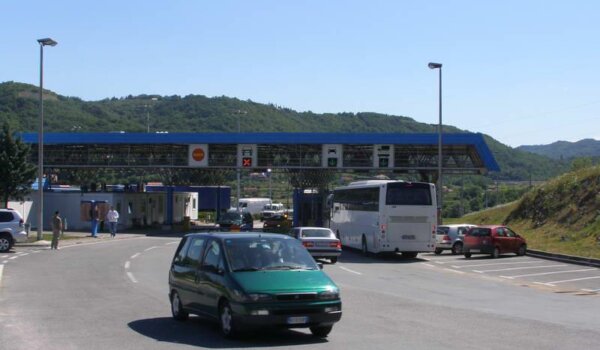 Na Kaštelu uhvaćen sa krivotvorenim novčanicama od po 100 eura