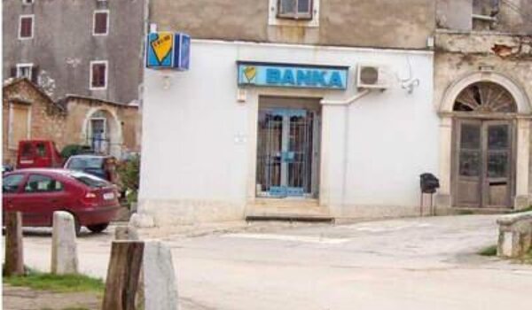 U Istražni centar privedena i puštena da se brane sa slobode dva Porečana osumnjičena za pljačke