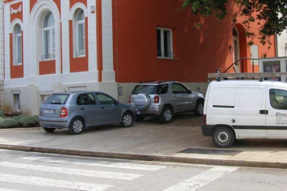 Ovo nije bilo "na brzinu" - auti su tu stajali doslovno satima