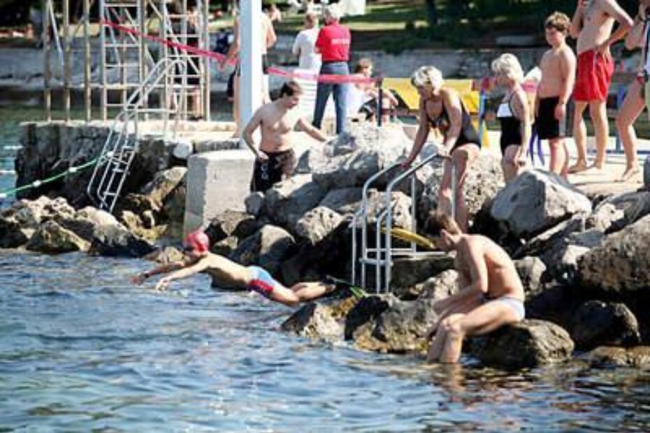 Lani je na Porečkom delfinu plivalo više od 1.100 rekreativaca