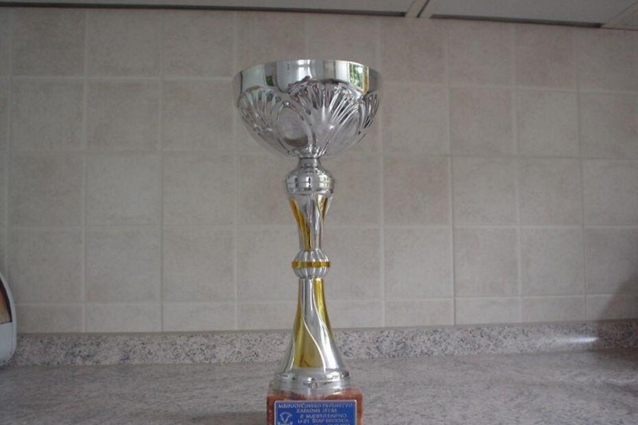 Pehar kojeg su osvojili Porečani