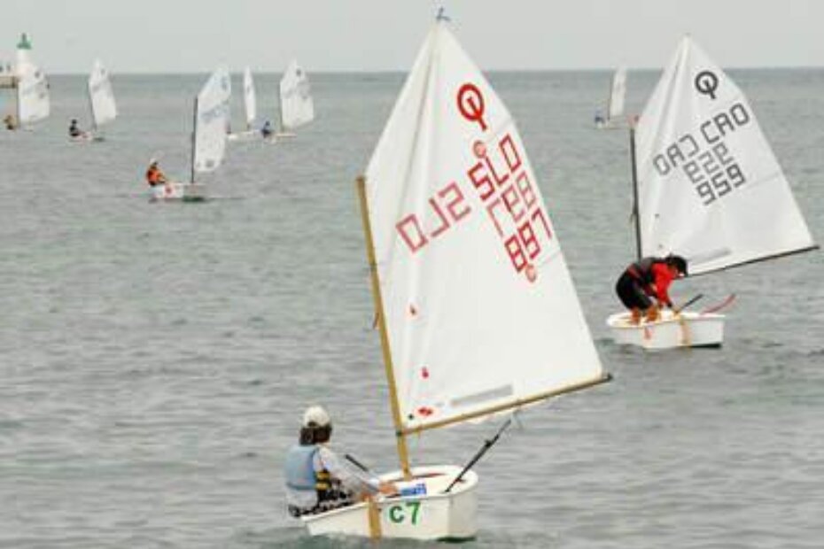 Bijela jedra preplavila su uvalu Peškera