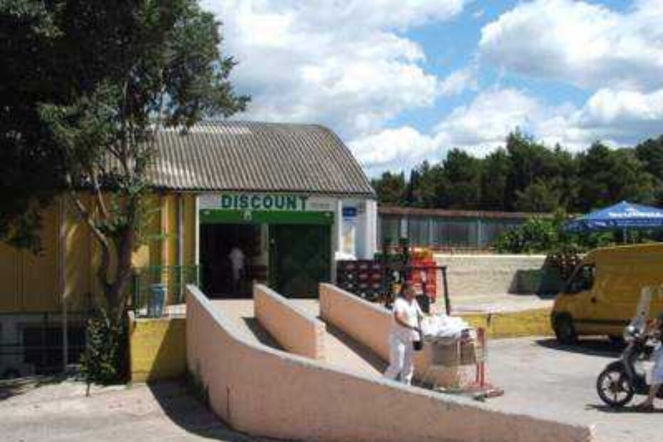 Djelatniku diskonta Valalta razbojnici su iz ruke istrgli torbu s 200 tisuća kuna