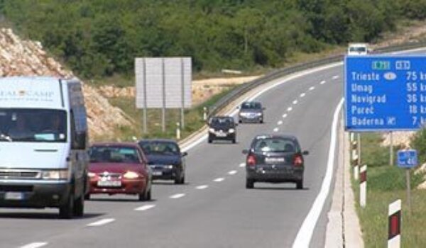 Jučer na Ipsilonu teža prometna nesreća - Austrijanci BMW-om izletjeli sa ceste, dvoje teže a jedan lakše ozlijeđen