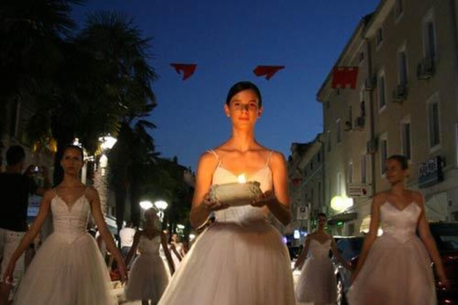 Defile balerina i motorista iz kluba Staaari rokeri