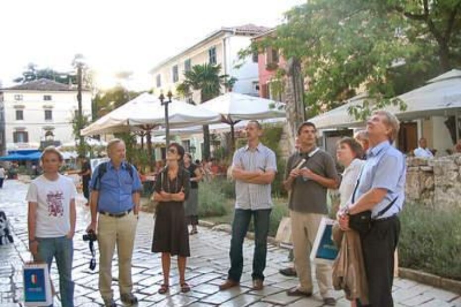 Gosti iz norveškog grada Sandnesa razgledaju starogradsku jezgru