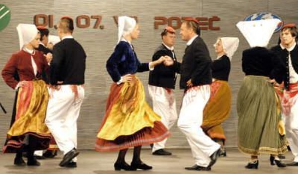 Bodulski nokturno na petoj večeri mediteranskih folklornih susreta 'Zlatna sopela'