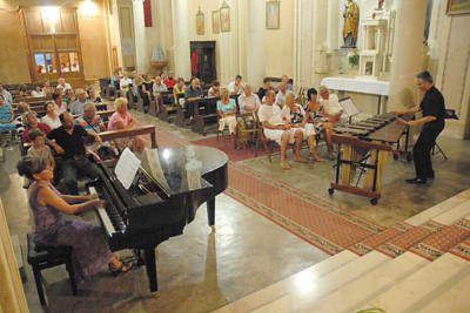 Elda Krajcar Percan i Vedran Vojnić u crkvi sv. Martina u Vrsaru