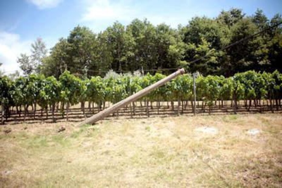 Srušeni telefonski stup kod Bajkini