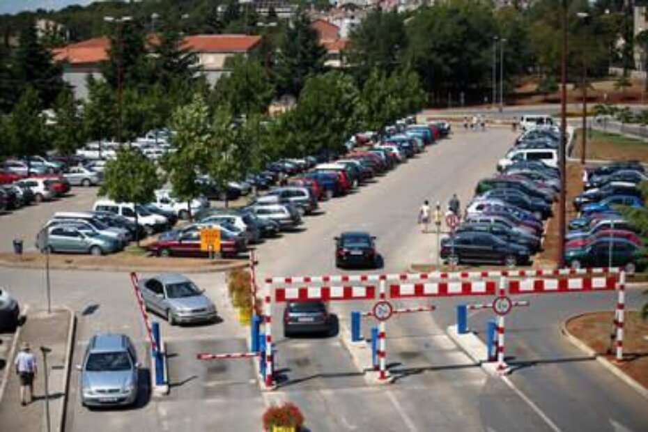 Veliko parkiralište u Poreču