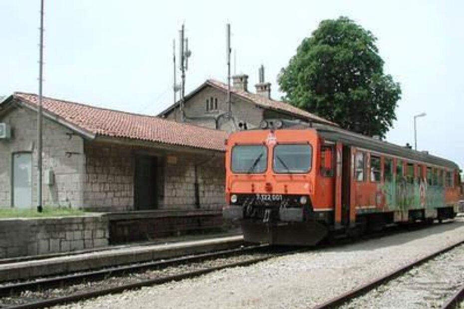 Od 1991. godine Buzet funkcionira kao pogranični kolodvor