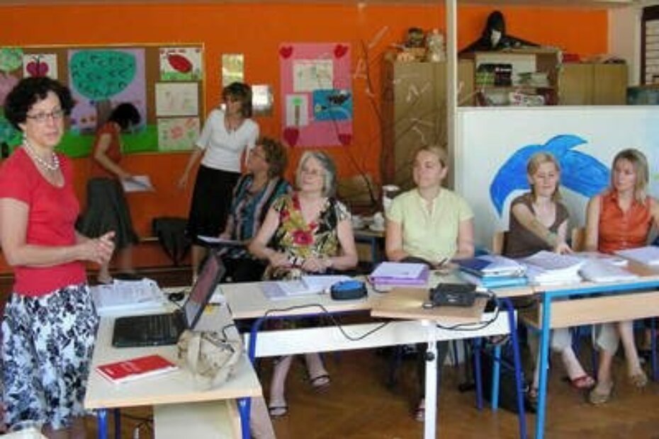 Elaine Berrena (lijevo) govori o PATHS-u