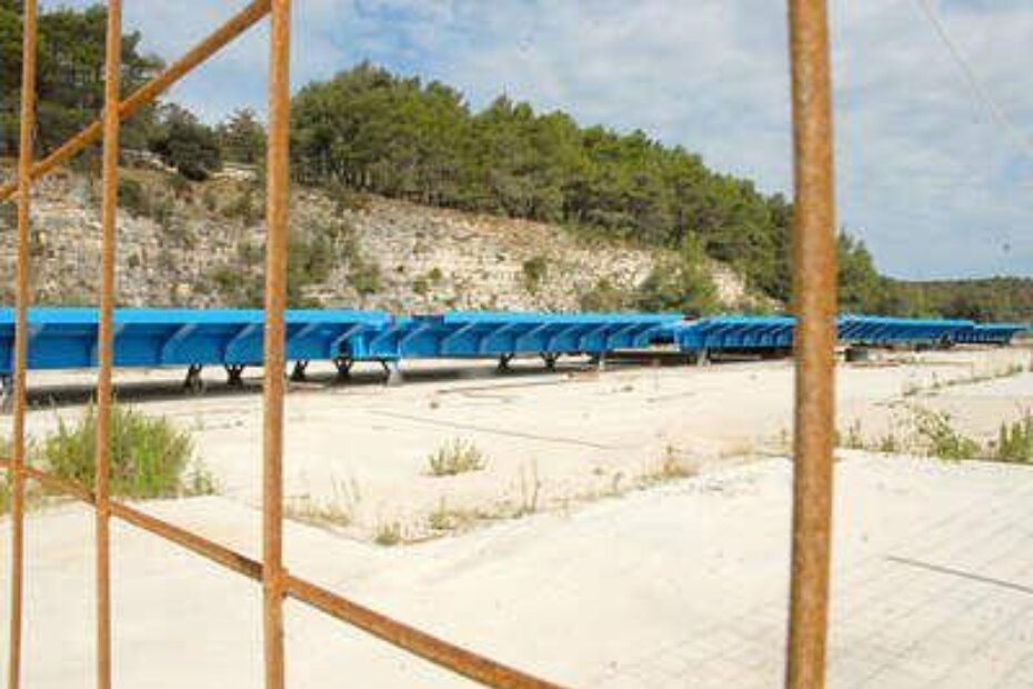 Nova metalna konstrukcija čeka montažu