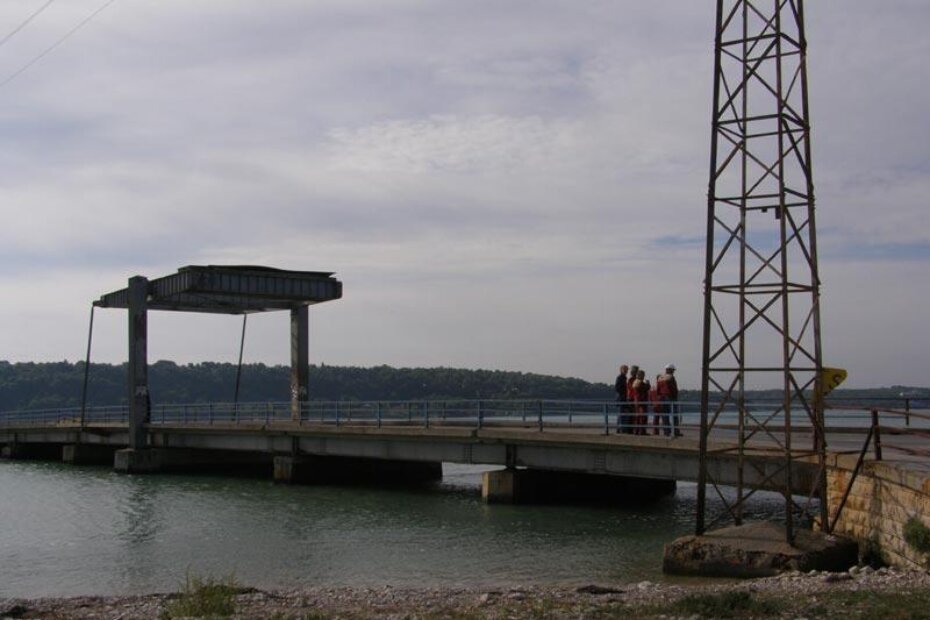 Umjesto vozila, na mostu od jutros radnici i teški strojevi