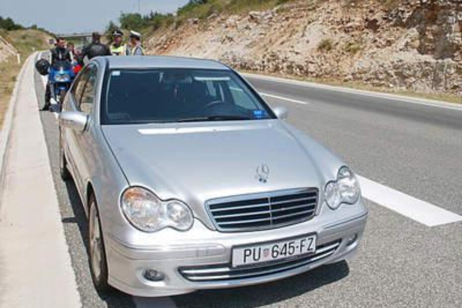 Lani dobiveni luksuzni presretač 'mercedes C320'