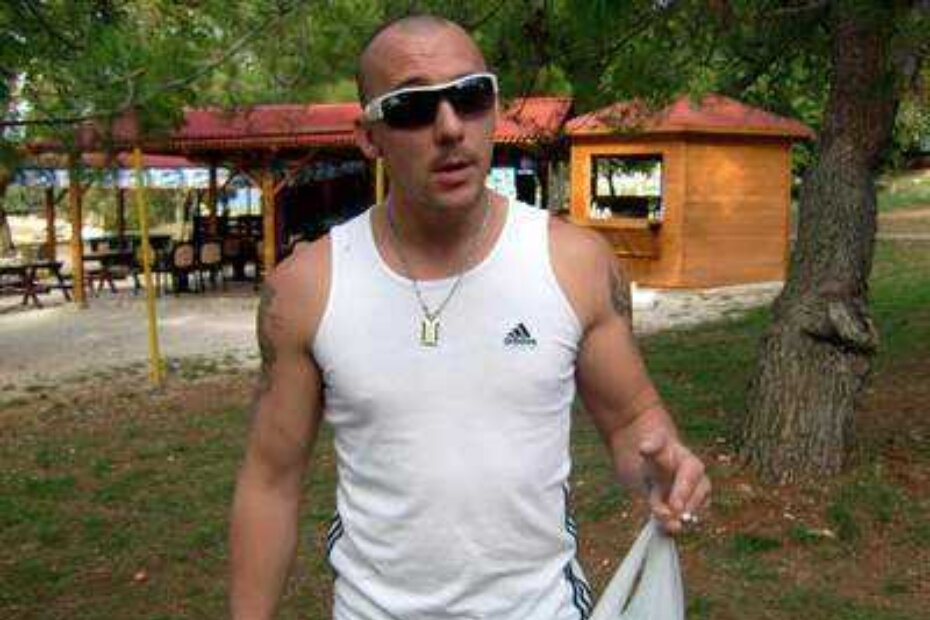 Dalibor Rakić zaposlen je u Austriji, oženjen je i ima dvoje djece