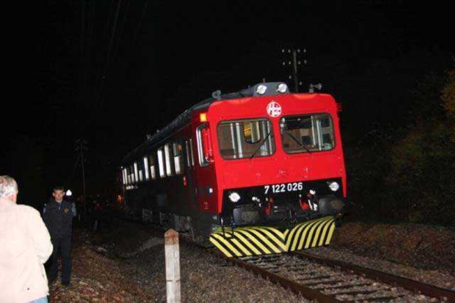 Vlak koji je petstotinjak metara gurao nesretne mladiće i djevojke zarobljene u "golfu"