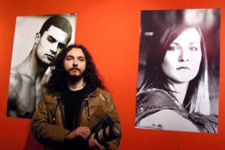 Nicolla između svojih radova