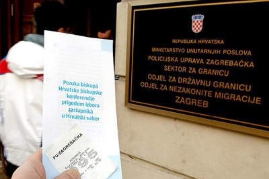 Osim novih osobnih dokumenata, građani u policijskim postajama mogu dobiti i biskupsku izbornu poruku